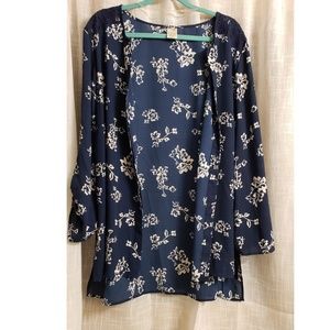 Size 2 x button up top or use as a kimono!!